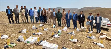 جمع آوری کمک های مومنانه و توزیع آن در بین عشایران نیازمند