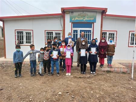 نشست کتابخوانان مدرسه وتجلیل