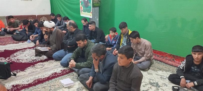 قرائت دعای جوشن کبیر در شب های قدر با حضور اعضای کتابخانه